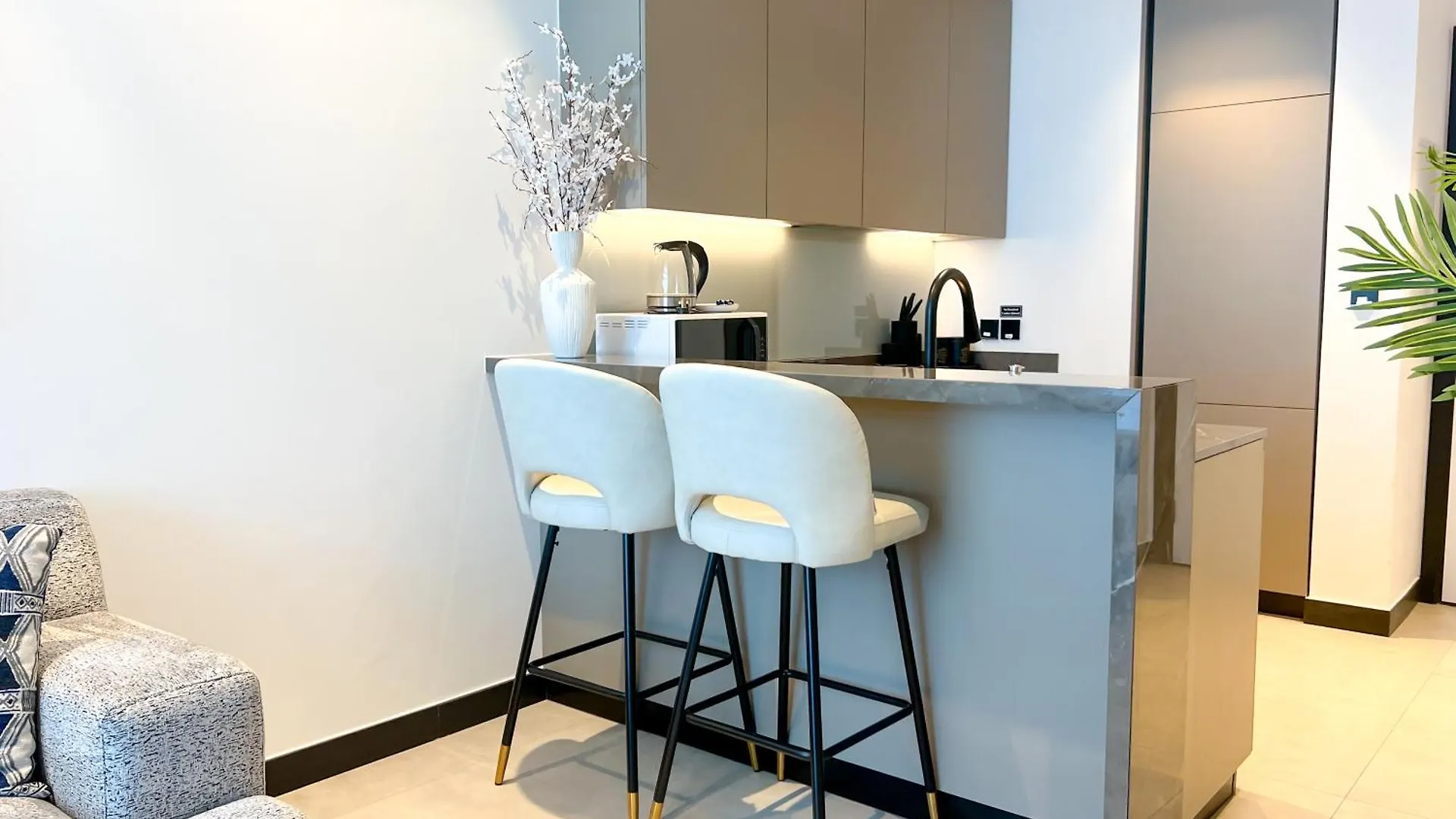 Chic 1-Bedroom With Epic Burj Khalifa Views Dubai Apartment