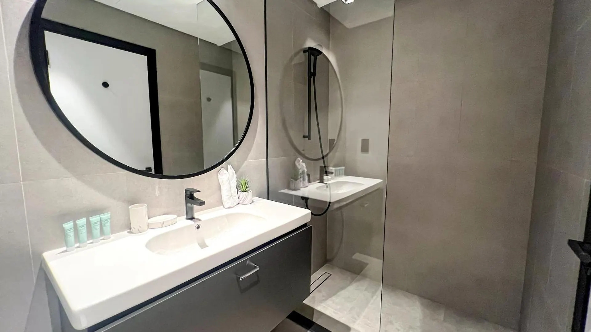 Chic 1-Bedroom With Epic Burj Khalifa Views Dubai Apartment